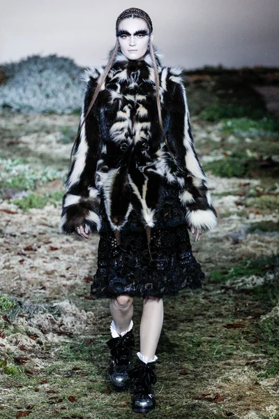 Look 18